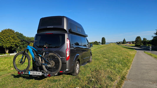 Vom Steuergerät zur Steckdose – warum wir ein E-Bike-Ladegerät fürs Auto entwickelt haben